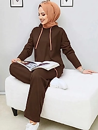 İKİ RENKLİ KAPÜŞONLU TAKIM